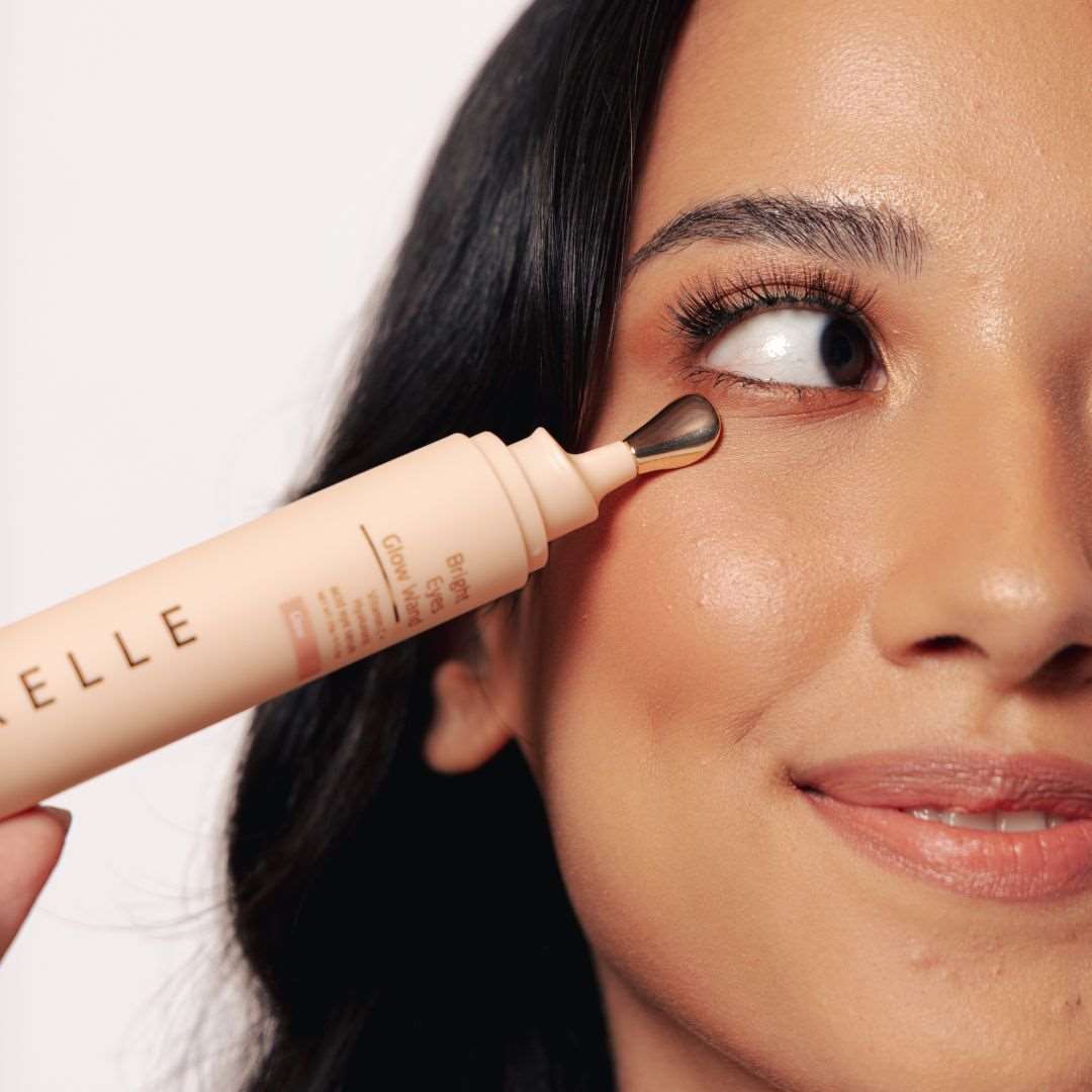 Refreshed eyes with Luxelle's Glow Wand