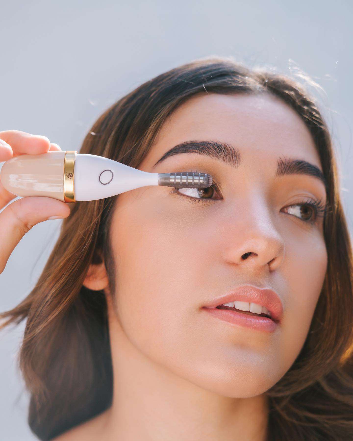 Luxelle Heated Eyelash Curler Easy-to-use and gentle on lashes Elevate your lash game effortlessly